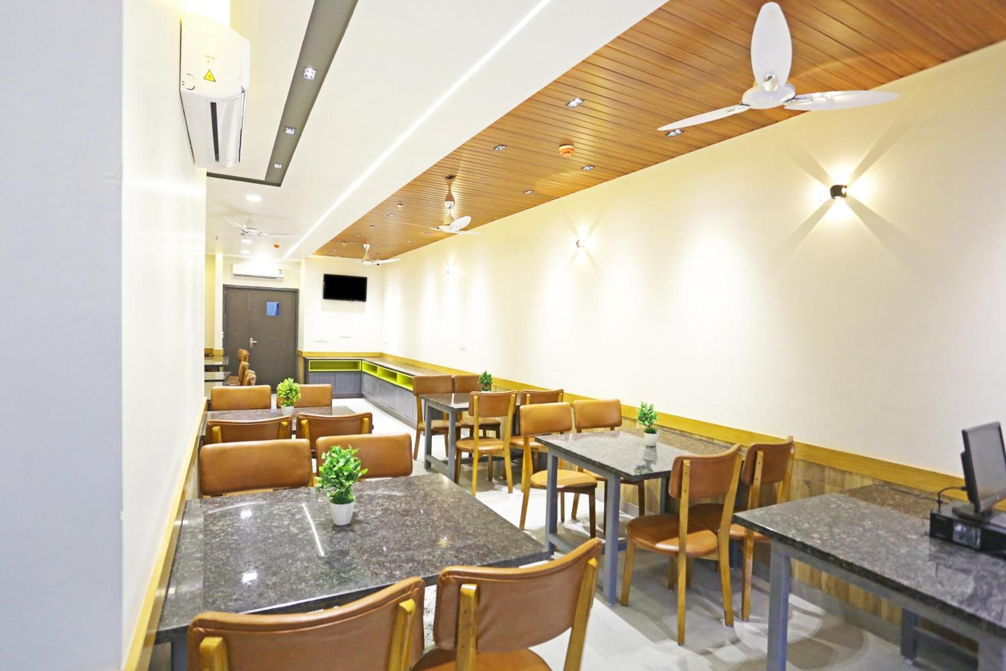 Apple Residency - Free Airport Transffer New Delhi